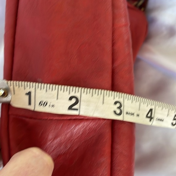 Bueno Multi Pocket Crossbody Red Pebbled Vegan Leather Brass Accents Adjustable - Picture 12 of 13